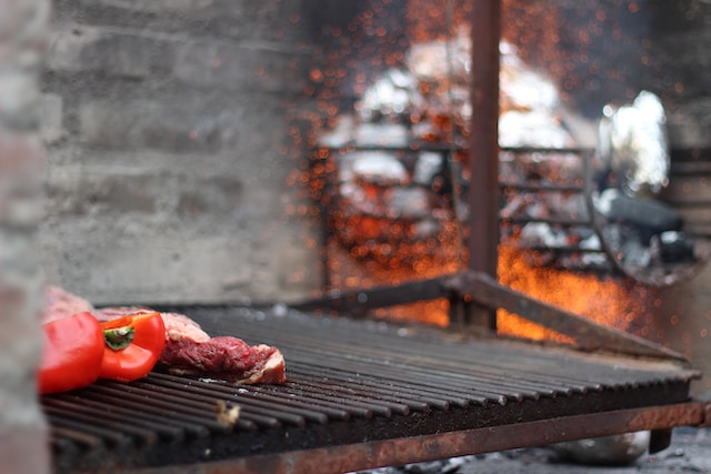 Historia y Tradiciones de las Parrilladas alrededor del Mundo: Una Exploración Culinaria